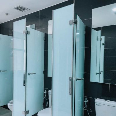 Jual Pasang Partisi Toilet Kaca 2