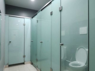 Jual Pasang Partisi Toilet Kaca 4