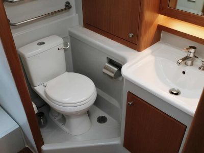 Toilet Cubicle Kapal 3